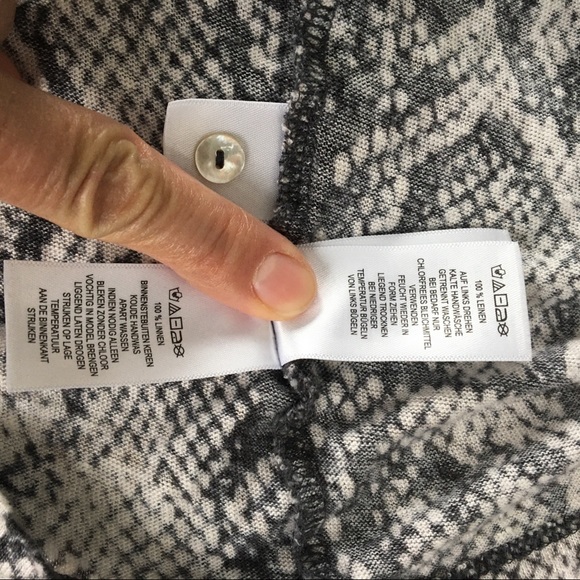 CHRISTIAN SIRIANO NY M SNAKE PRINT BUTTON SHOULDERS DETAILING TOP - Picture 10 of 12